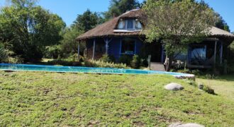 Importante inmueble con casa principal, departamentos, piscina e impactantes vistas en Nono