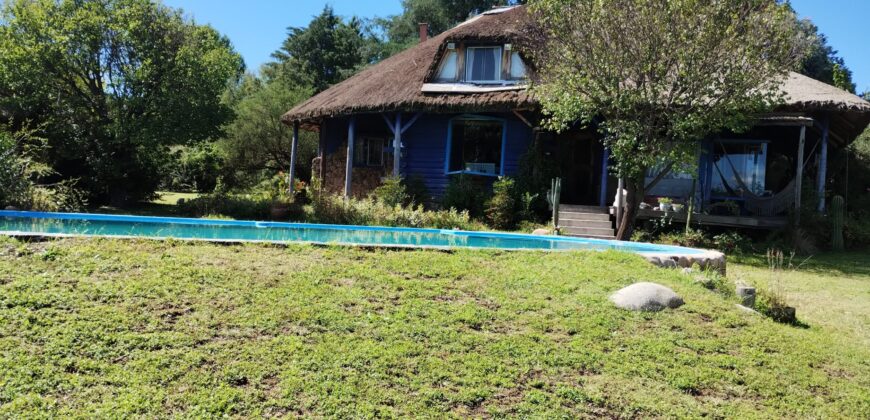 Importante inmueble con casa principal, departamentos, piscina e impactantes vistas en Nono