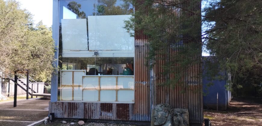 Importante inmueble con casa principal, departamentos, piscina e impactantes vistas en Nono