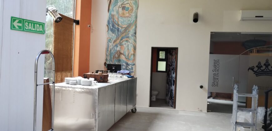 Importante inmueble con casa principal, departamentos, piscina e impactantes vistas en Nono