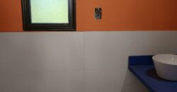 Importante inmueble con casa principal, departamentos, piscina e impactantes vistas en Nono