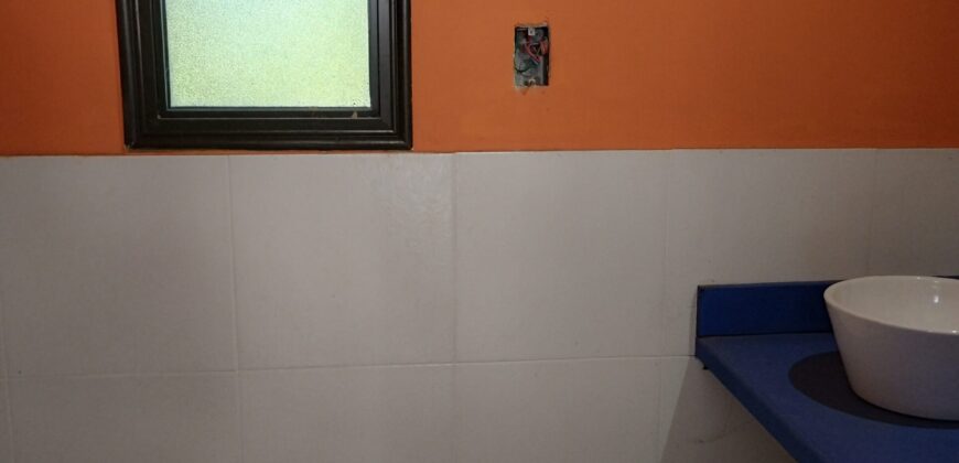 Importante inmueble con casa principal, departamentos, piscina e impactantes vistas en Nono