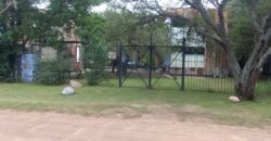 Importante inmueble con casa principal, departamentos, piscina e impactantes vistas en Nono