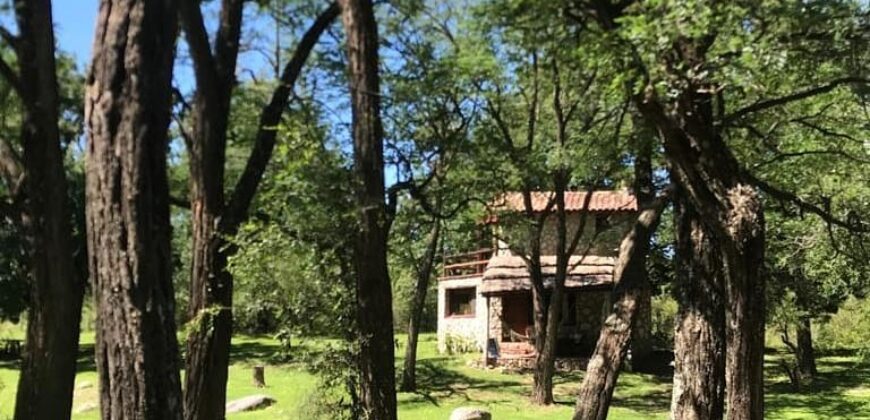 Complejo de cabañas con costa de río en «El Alto» Nono